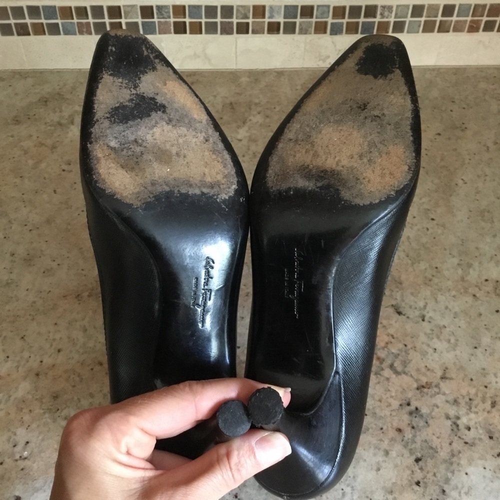 Vintage Salvatore Ferragamo Black Leather Pumps - Picture 11 of 12